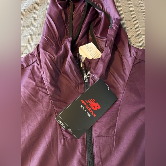 New Balance Running Hoodie - Short Sleeve - Purple Large - NWT - Picture 3 of 3